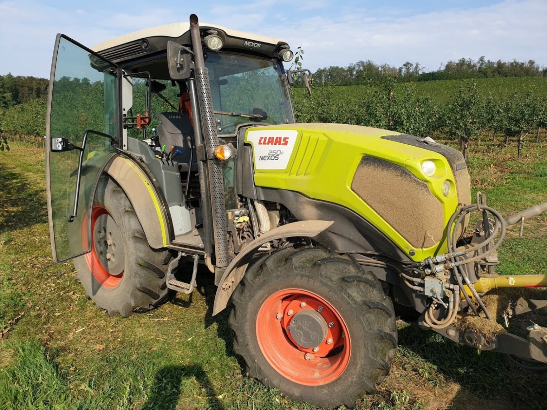 https://www.dotin.cz/media/reference/porizeni-techniky-farma-u-tri-dubu-sro/fotografie-stroju-page-0003.jpg