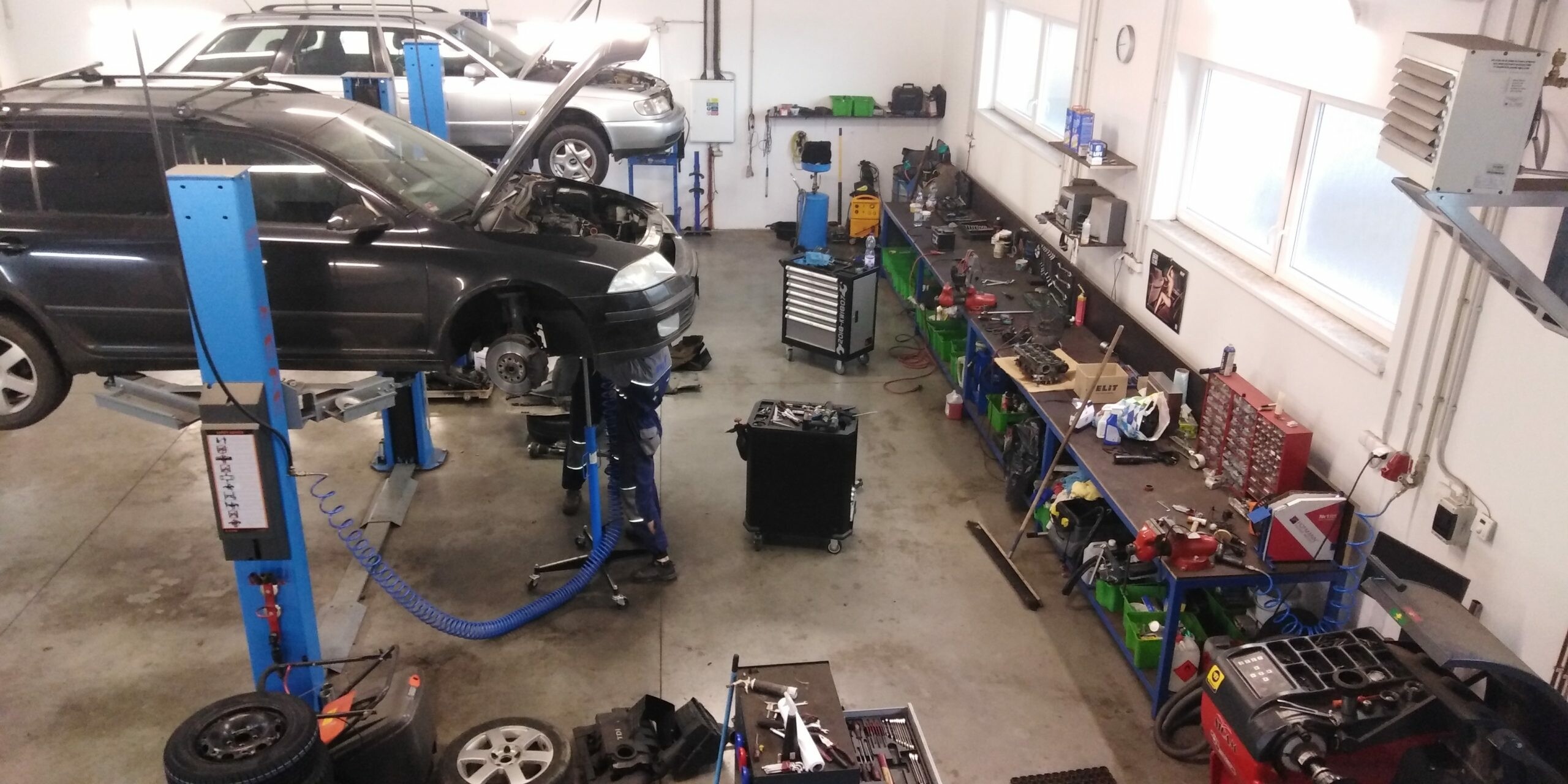 https://www.dotin.cz/media/reference/vystavba-autoservisu-auto-pneu-servis-na-farme/foto3-scaled.jpg